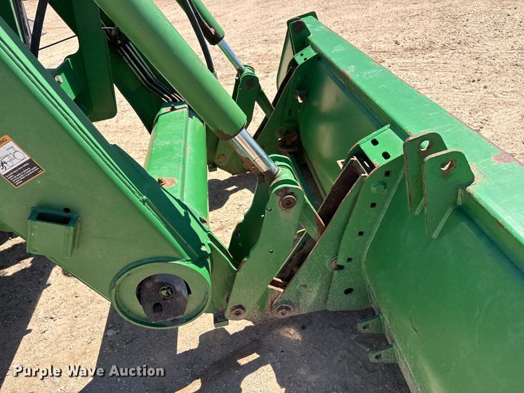 image for item EP0542 2005 John Deere 7820 MFWD tractor