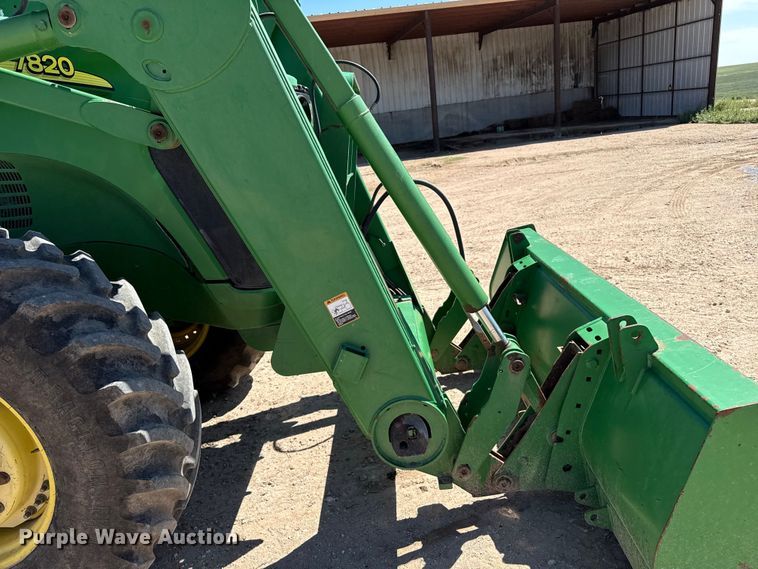 image for item EP0542 2005 John Deere 7820 MFWD tractor