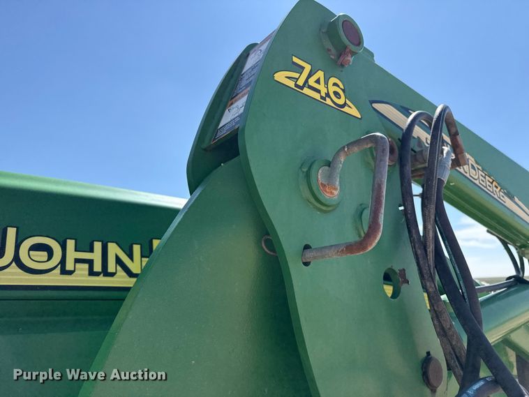 image for item EP0542 2005 John Deere 7820 MFWD tractor