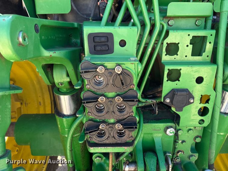 image for item EP0542 2005 John Deere 7820 MFWD tractor