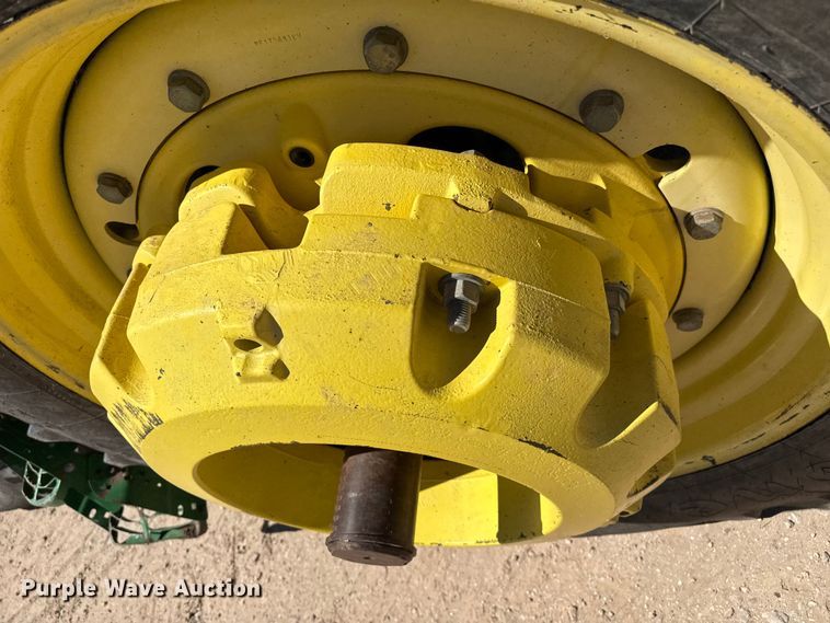 image for item EP0542 2005 John Deere 7820 MFWD tractor