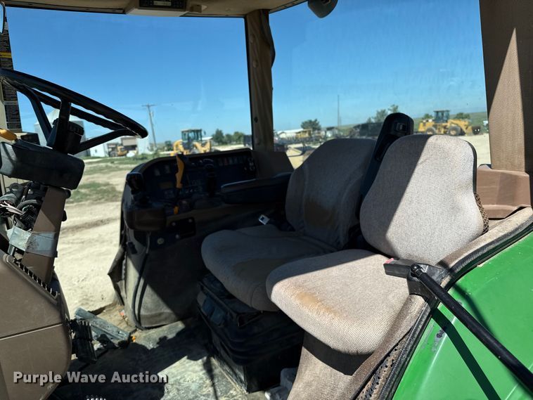 image for item EP0542 2005 John Deere 7820 MFWD tractor