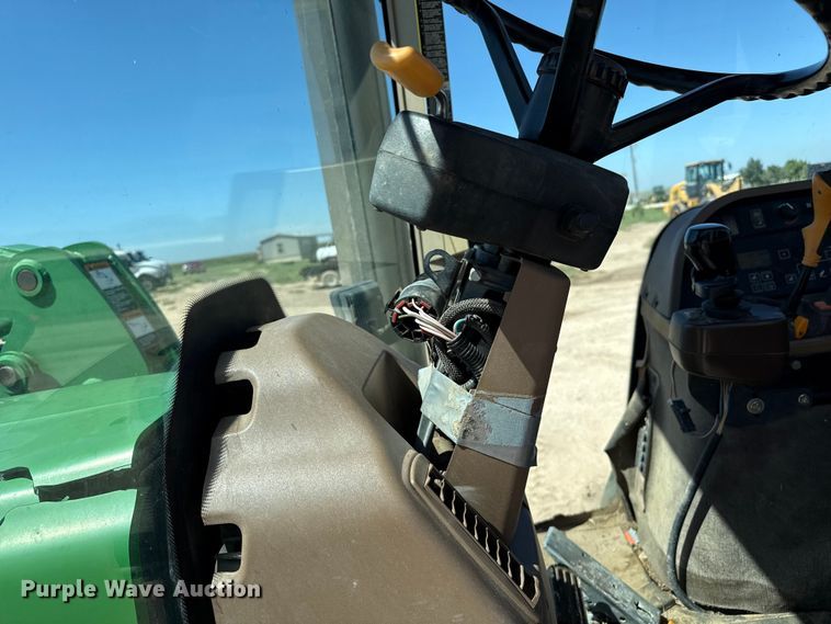 image for item EP0542 2005 John Deere 7820 MFWD tractor