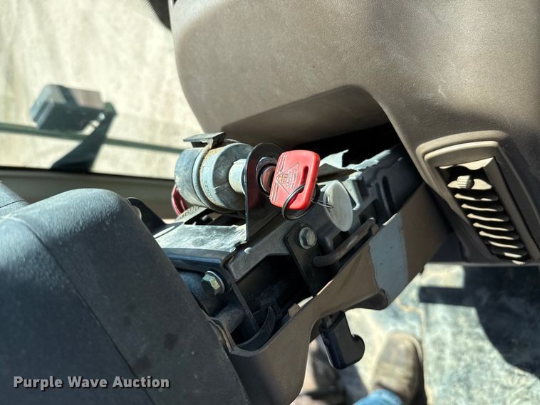 image for item EP0542 2005 John Deere 7820 MFWD tractor