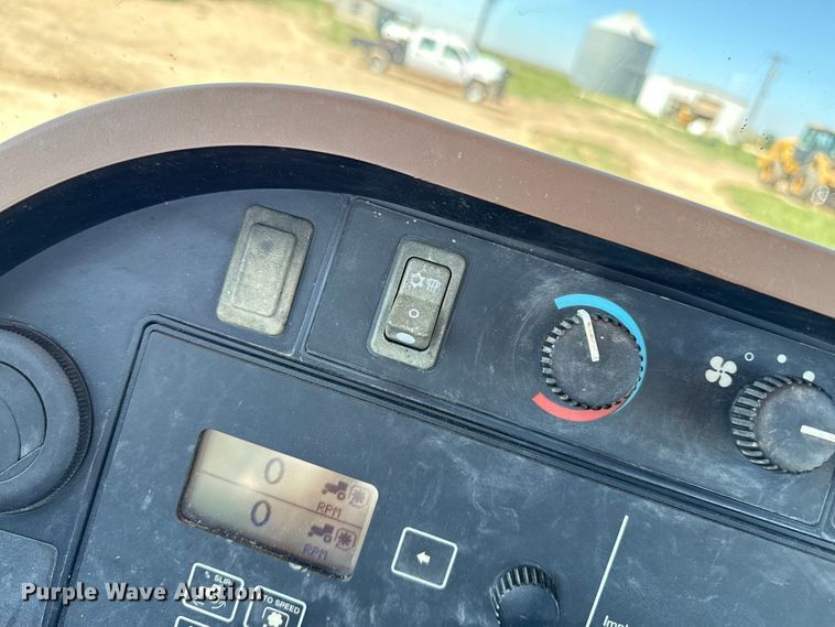 image for item EP0542 2005 John Deere 7820 MFWD tractor