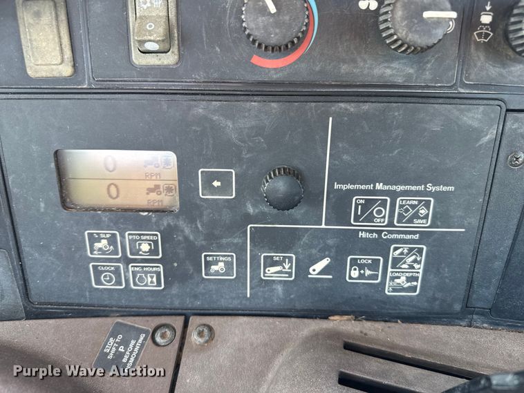 image for item EP0542 2005 John Deere 7820 MFWD tractor