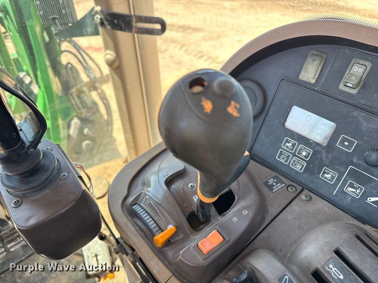 image for item EP0542 2005 John Deere 7820 MFWD tractor