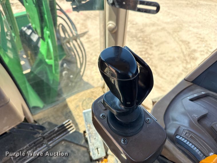 image for item EP0542 2005 John Deere 7820 MFWD tractor