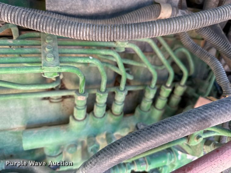 image for item EP0542 2005 John Deere 7820 MFWD tractor