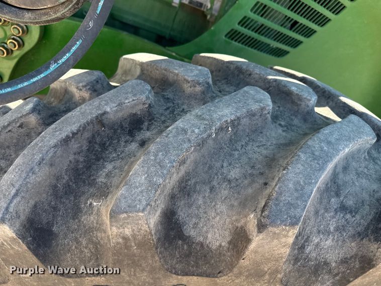 image for item EP0542 2005 John Deere 7820 MFWD tractor