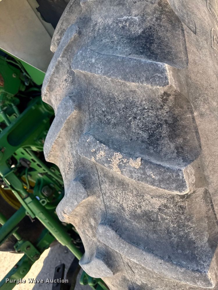 image for item EP0542 2005 John Deere 7820 MFWD tractor