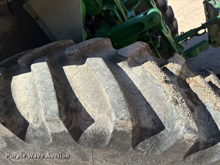 image for item EP0542 2005 John Deere 7820 MFWD tractor