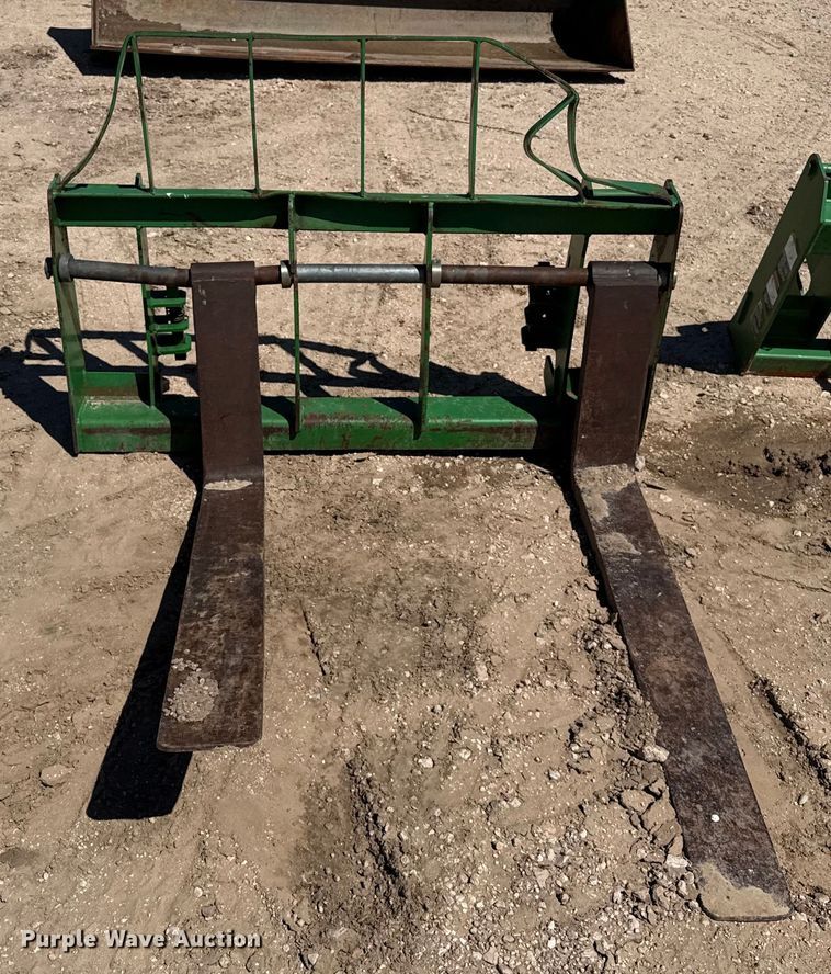 image for item EP0542 2005 John Deere 7820 MFWD tractor