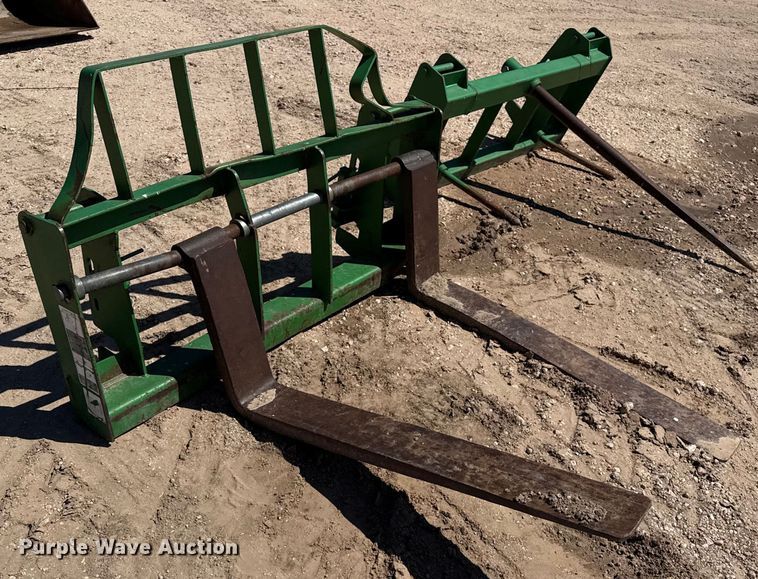 image for item EP0542 2005 John Deere 7820 MFWD tractor