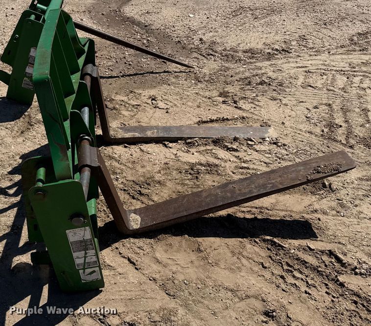 image for item EP0542 2005 John Deere 7820 MFWD tractor