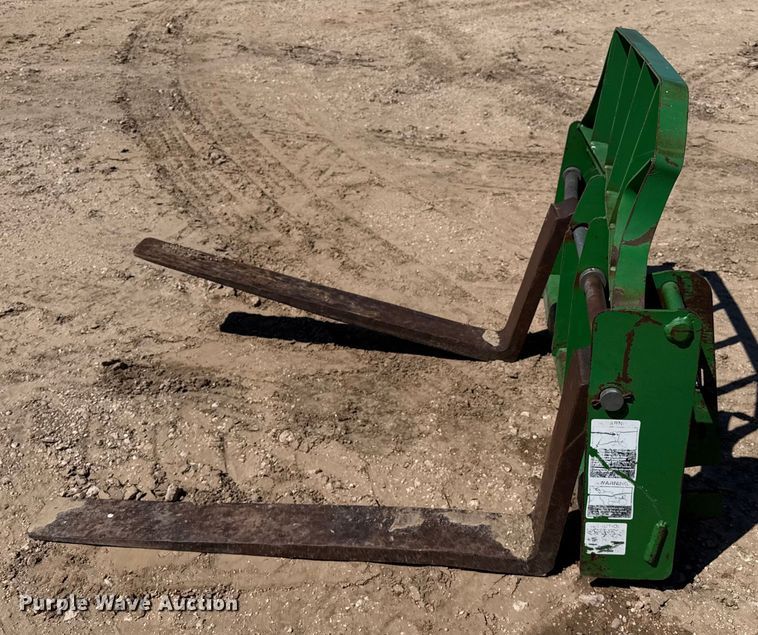 image for item EP0542 2005 John Deere 7820 MFWD tractor