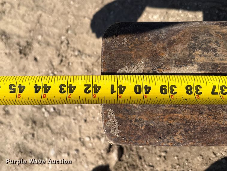 image for item EP0542 2005 John Deere 7820 MFWD tractor