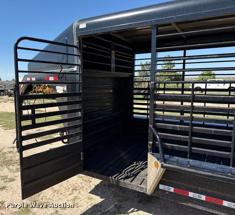 image for item EP0546 2021 Grupo Remolques Del Norte STH6824W14LNR livestock trailer