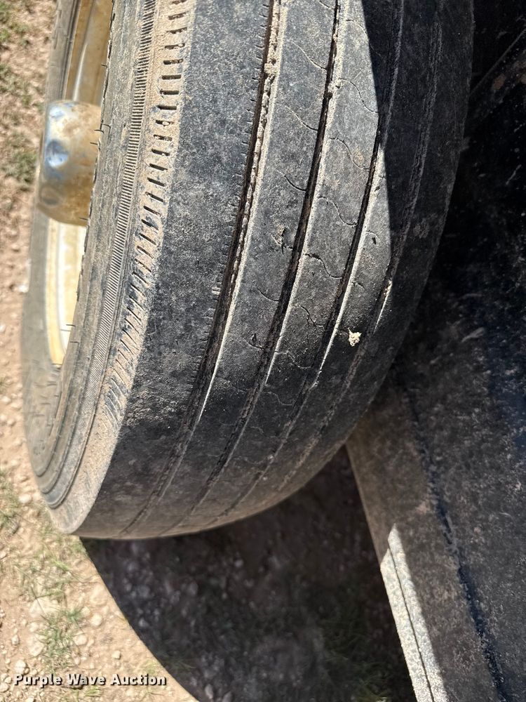 image for item EP0546 2021 Grupo Remolques Del Norte STH6824W14LNR livestock trailer