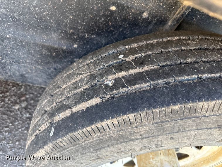 image for item EP0546 2021 Grupo Remolques Del Norte STH6824W14LNR livestock trailer