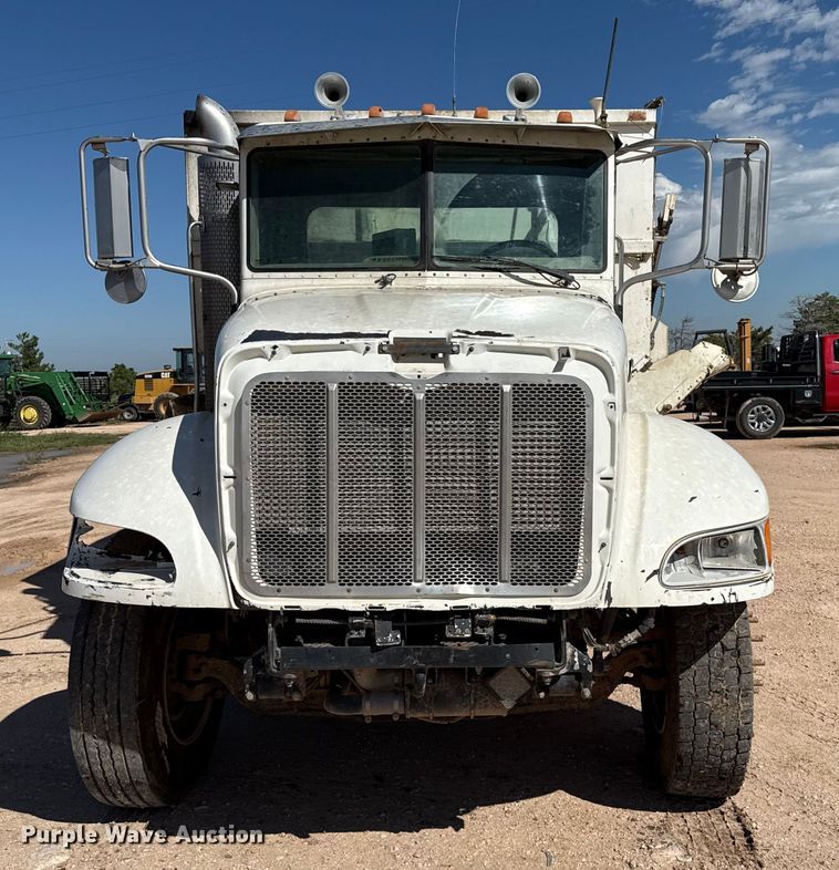 image for item EP0570 2009 Peterbilt 335 feed mixer truck