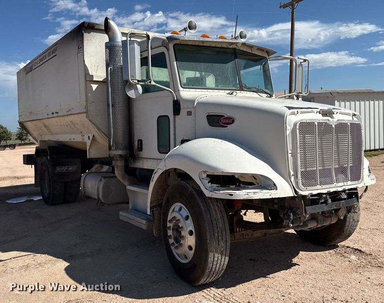image for item EP0570 2009 Peterbilt 335 feed mixer truck