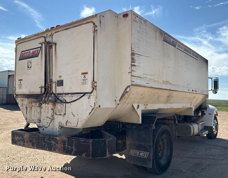 image for item EP0570 2009 Peterbilt 335 feed mixer truck