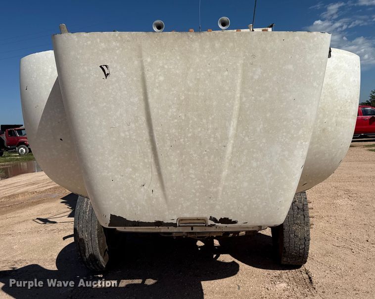 image for item EP0570 2009 Peterbilt 335 feed mixer truck