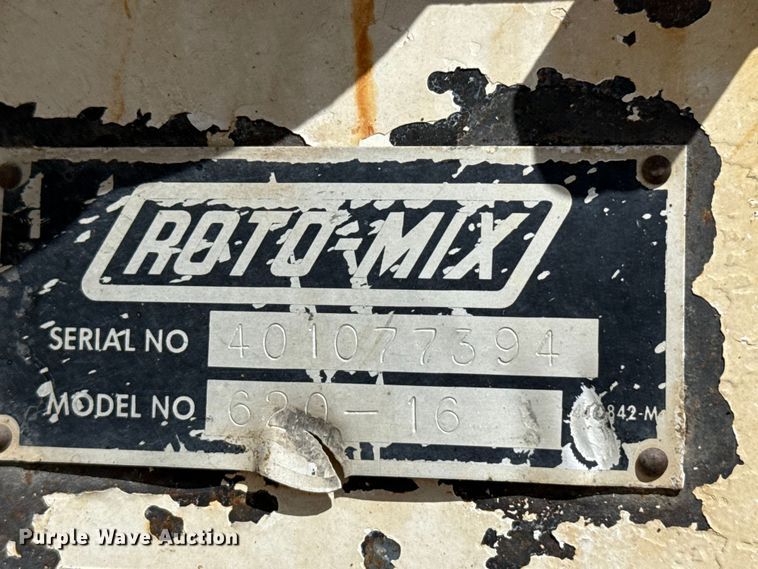 image for item EP0570 2009 Peterbilt 335 feed mixer truck