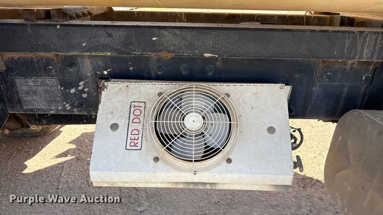 image for item EP0570 2009 Peterbilt 335 feed mixer truck