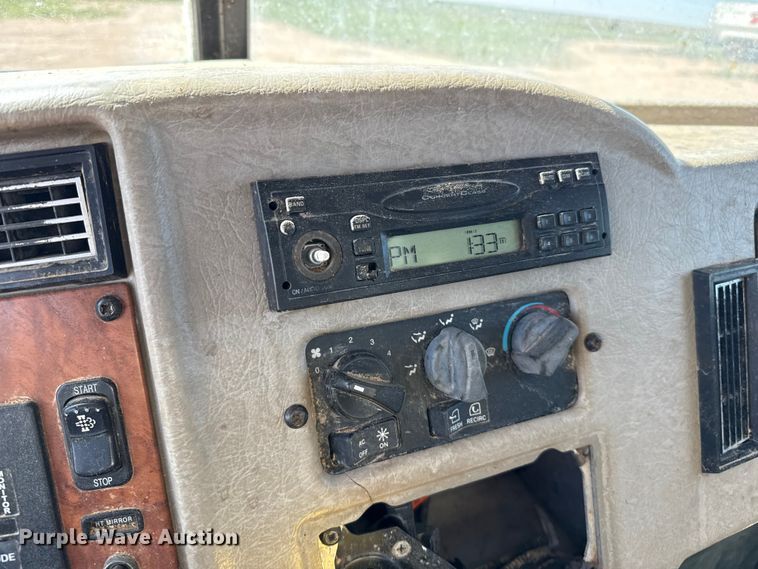 image for item EP0570 2009 Peterbilt 335 feed mixer truck