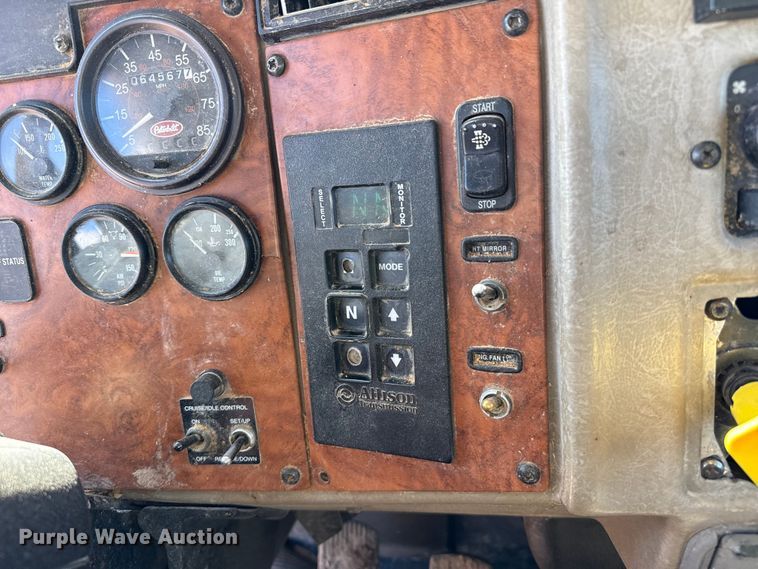 image for item EP0570 2009 Peterbilt 335 feed mixer truck