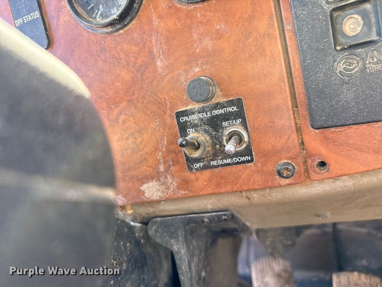 image for item EP0570 2009 Peterbilt 335 feed mixer truck