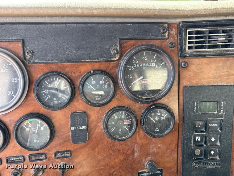 image for item EP0570 2009 Peterbilt 335 feed mixer truck