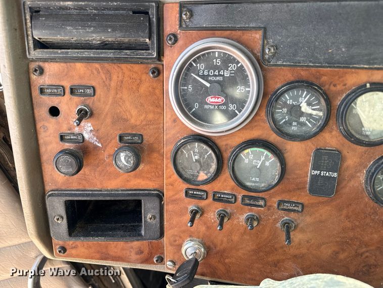 image for item EP0570 2009 Peterbilt 335 feed mixer truck