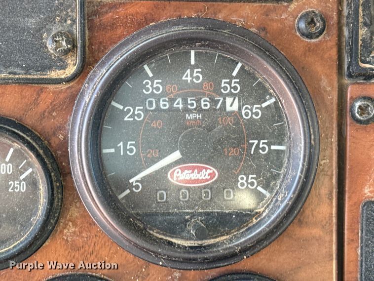 image for item EP0570 2009 Peterbilt 335 feed mixer truck