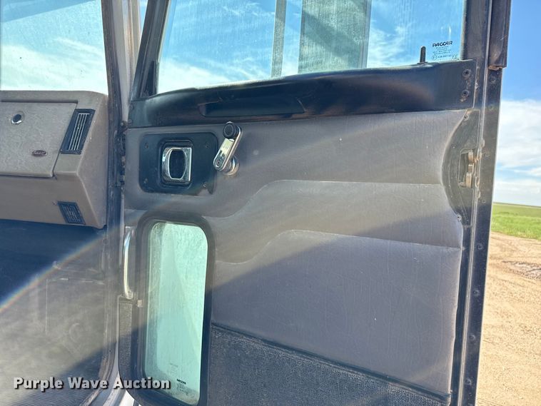 image for item EP0570 2009 Peterbilt 335 feed mixer truck