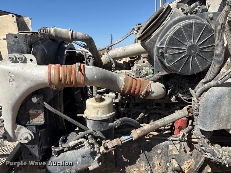 image for item EP0570 2009 Peterbilt 335 feed mixer truck