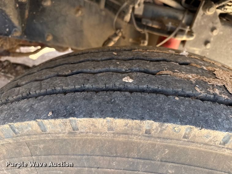 image for item EP0570 2009 Peterbilt 335 feed mixer truck