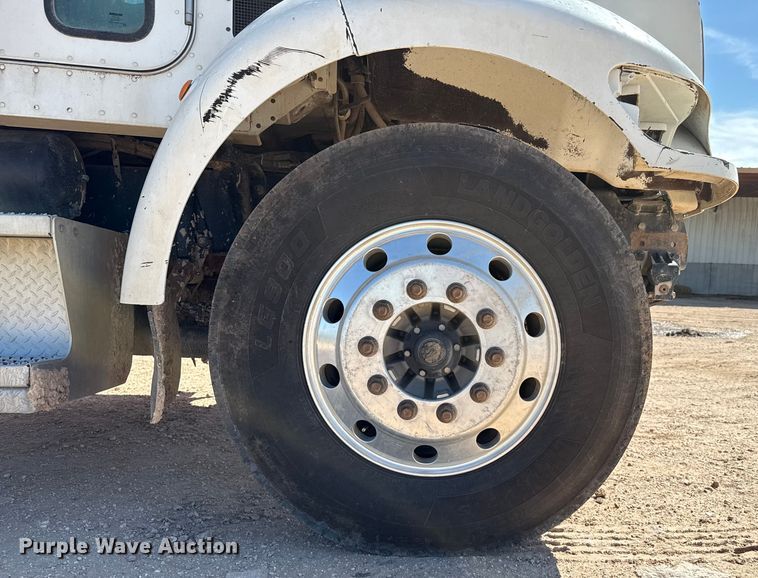 image for item EP0570 2009 Peterbilt 335 feed mixer truck