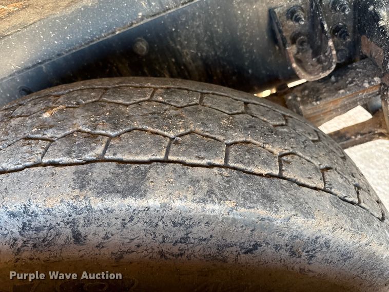 image for item EP0570 2009 Peterbilt 335 feed mixer truck