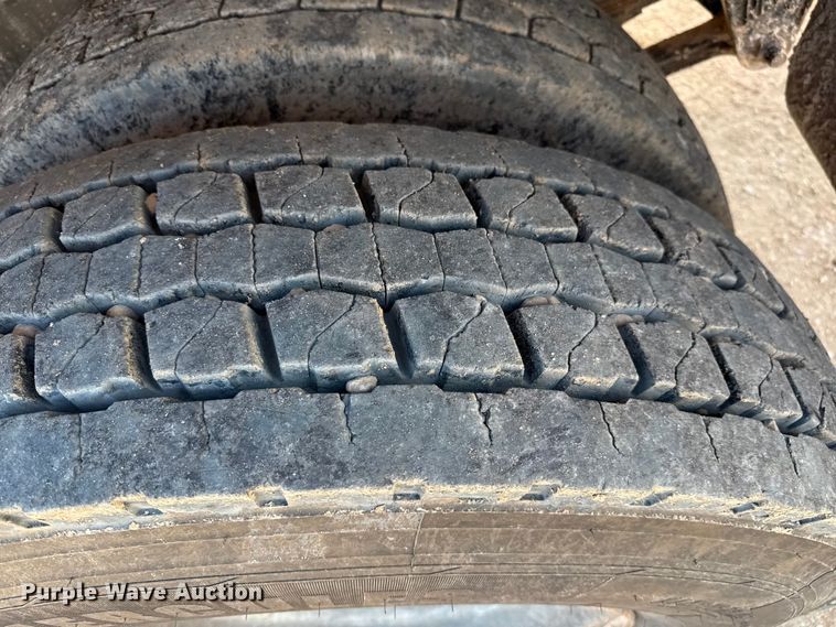 image for item EP0570 2009 Peterbilt 335 feed mixer truck