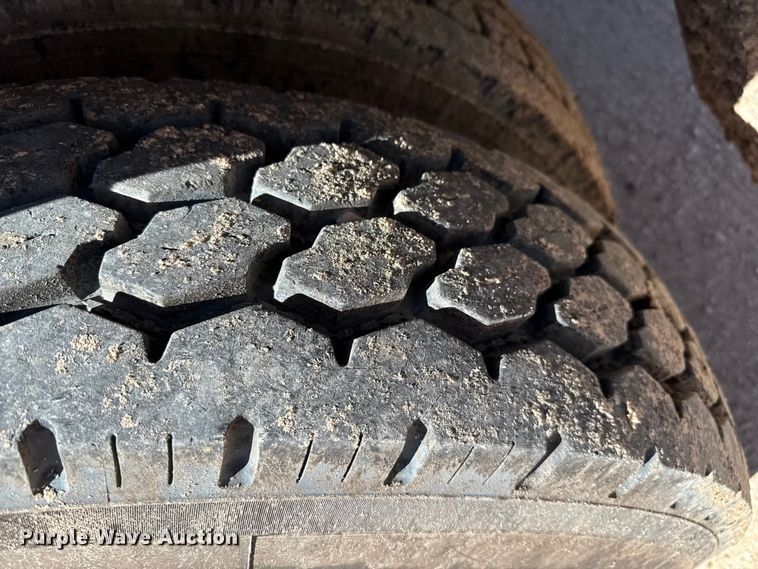 image for item EP0570 2009 Peterbilt 335 feed mixer truck