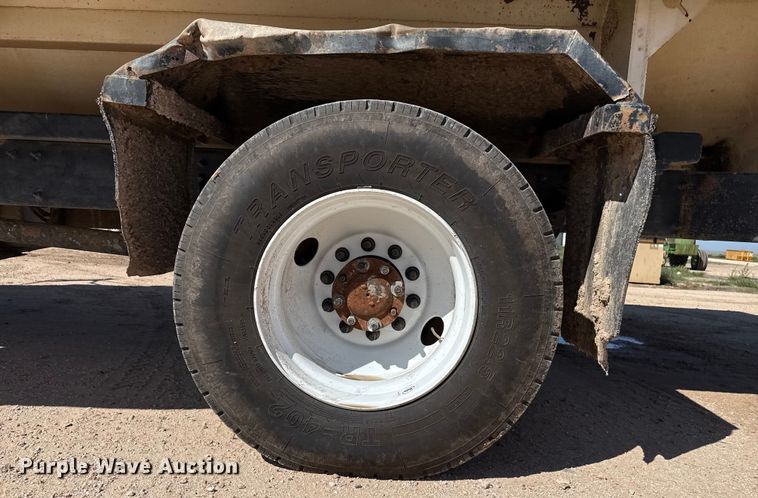 image for item EP0570 2009 Peterbilt 335 feed mixer truck