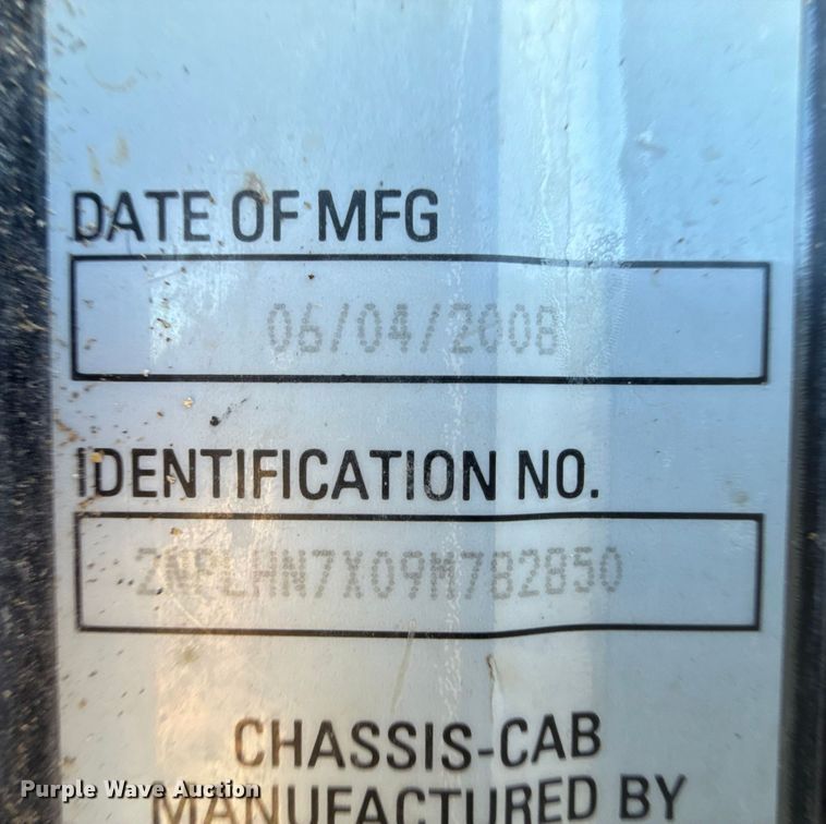 image for item EP0570 2009 Peterbilt 335 feed mixer truck