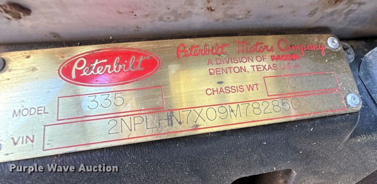 image for item EP0570 2009 Peterbilt 335 feed mixer truck