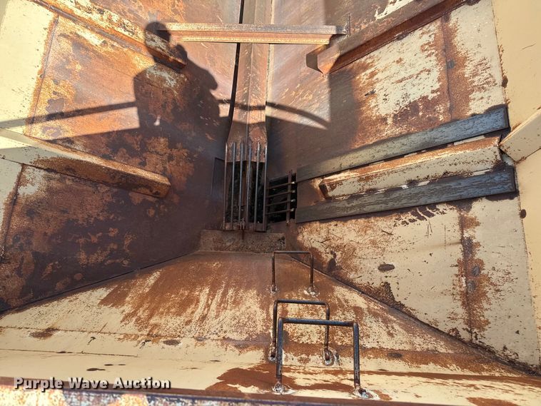 image for item EP0641 BJM HW4000 grain cart