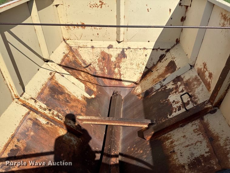 image for item EP0641 BJM HW4000 grain cart