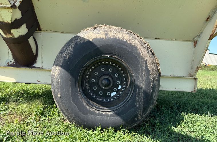 image for item EP0641 BJM HW4000 grain cart