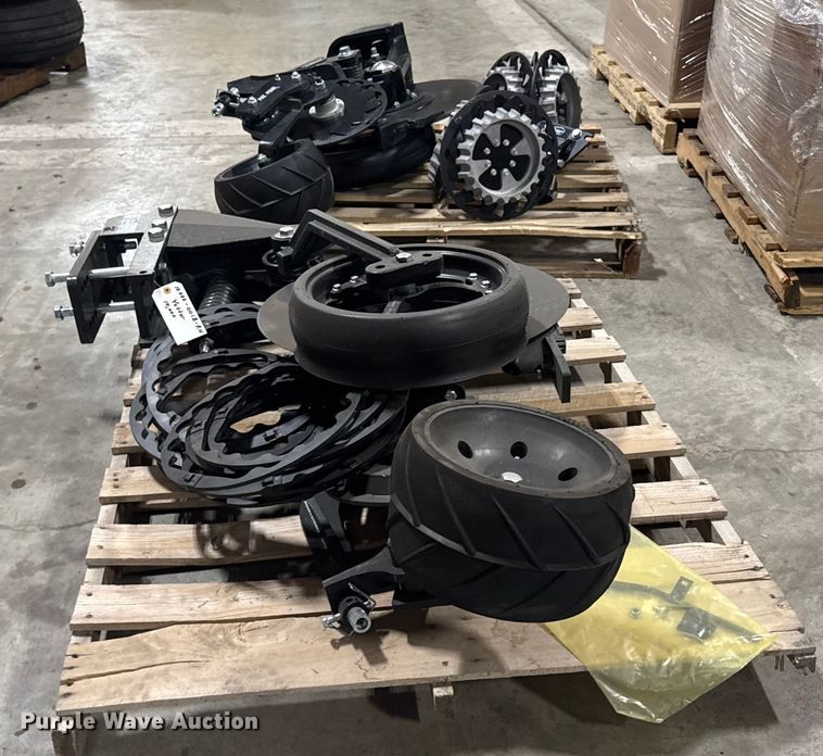 image for item ER2366 (2) Yetter Magnum 10000 row units